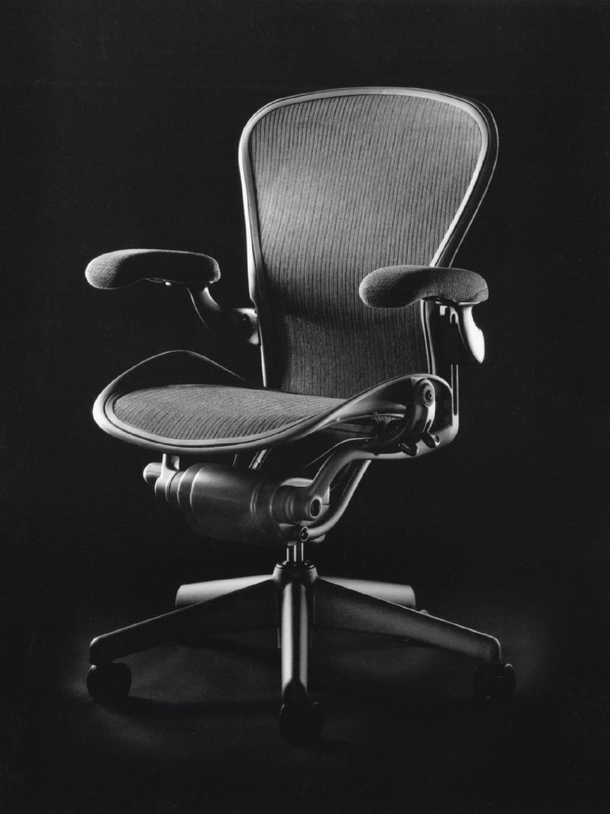 Herman Aeron Classic. Źródło: Herman Miller [https://www.hermanmiller.com/en_lac/products/seating/office-chairs/aeron-chair/design-story/]