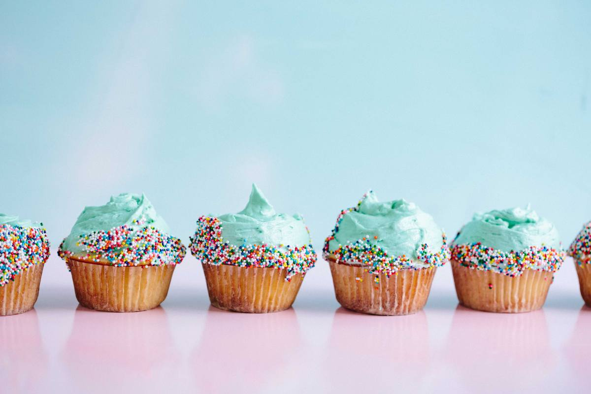 Turquoise cupcakes with sprinkles for a funny happy birthday. Birthday gifts for my partner in crime, my wonderful husband.