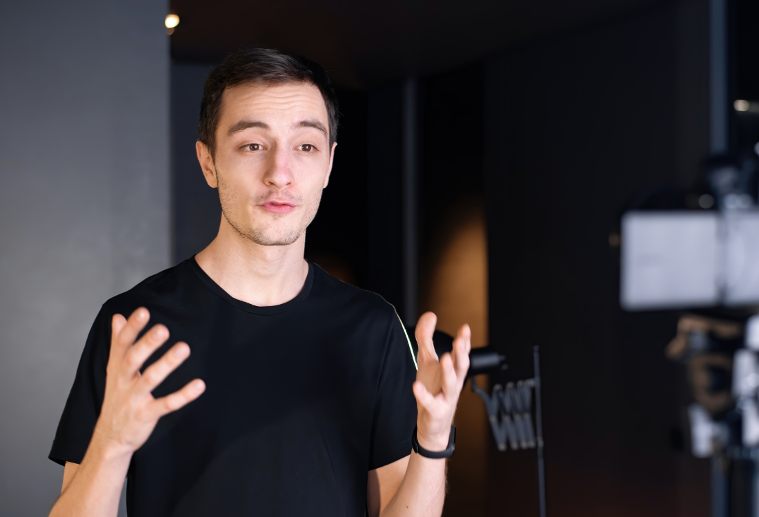 Verkkokoulutuksen rakentamiseen voidaan hyödyntää ulkoistettua palveluntarjoajaa.