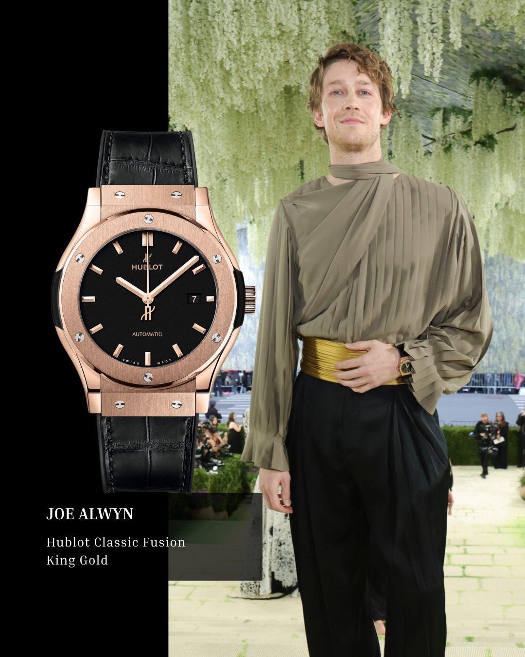 Joe Alwyn memakai Hublot Classic Fusion King Gold 42 mm ref. 542.OX.1181.RX di Met Gala 2026.