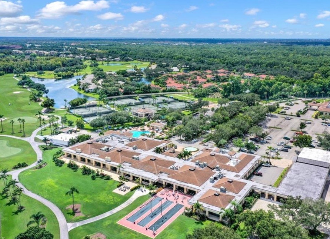 The image showcases Vanderbilt Beach, featuring pristine white sand and clear blue waters that highlight the natural beauty of the Naples coastline in southwest Florida. This scenic beach serves as a perfect backdrop for visitors seeking relaxation and enjoyment in one of the foremost cities of southern Italy.
