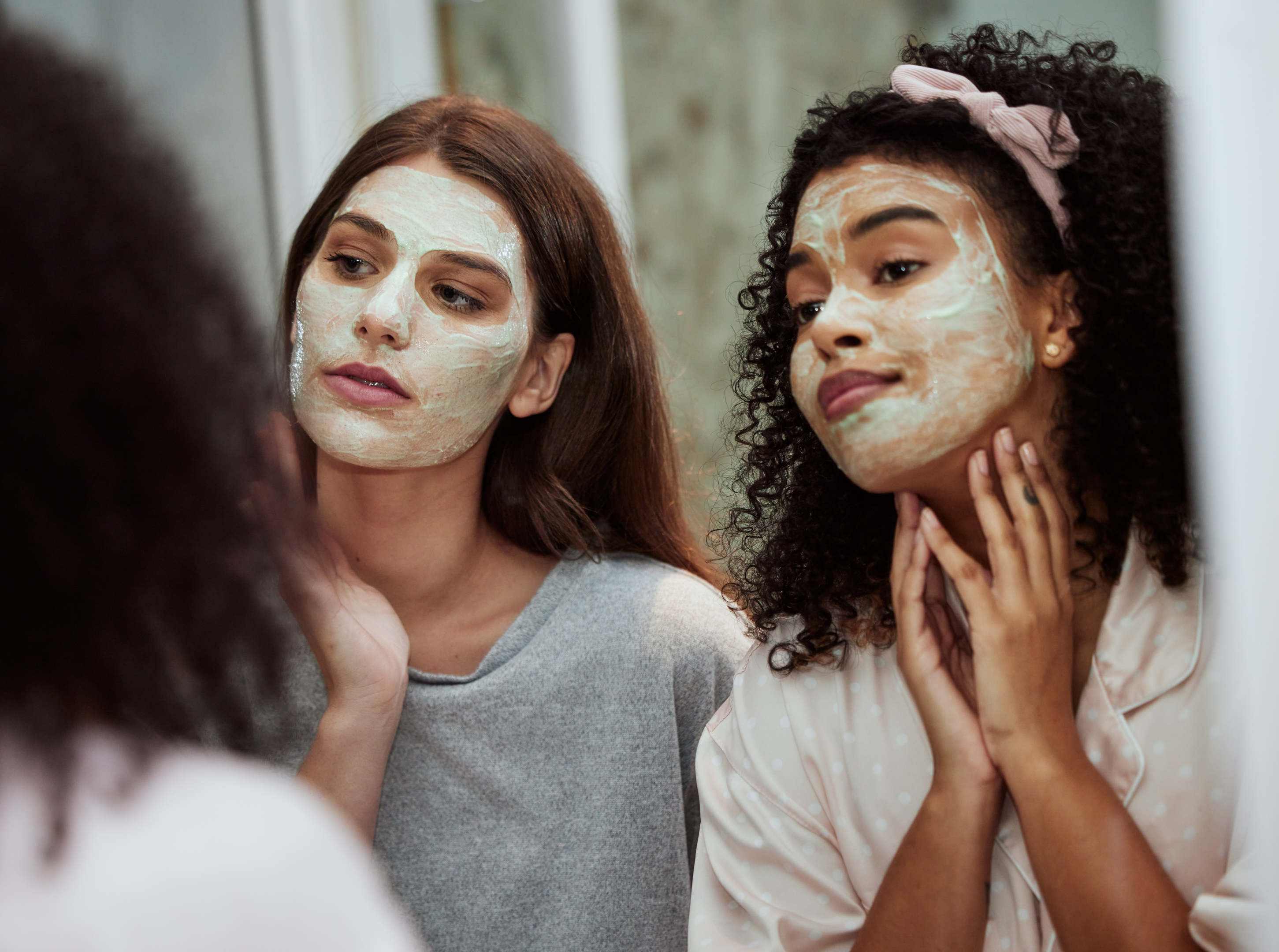 The right care products for combination skin (https://elements.envato.com/women-home-skincare-or-face-mask-bonding-in-house--9KD7HCH)