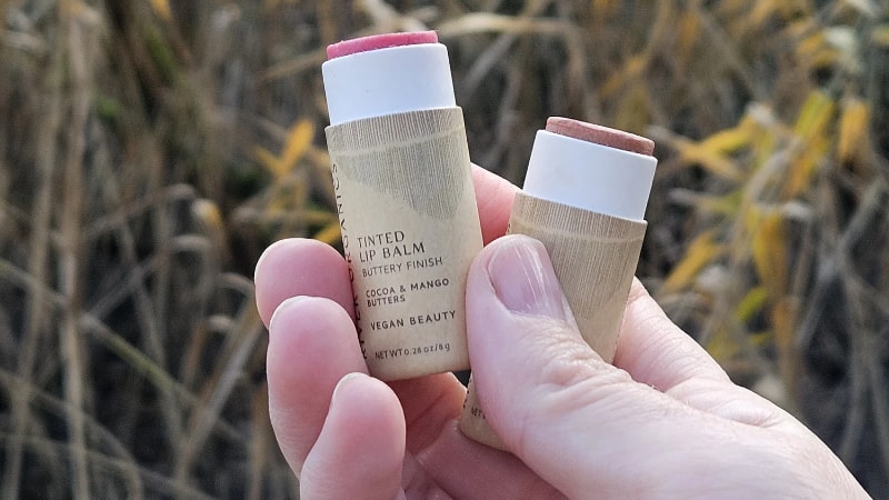 Cosmetic sustainable blush pacakaging