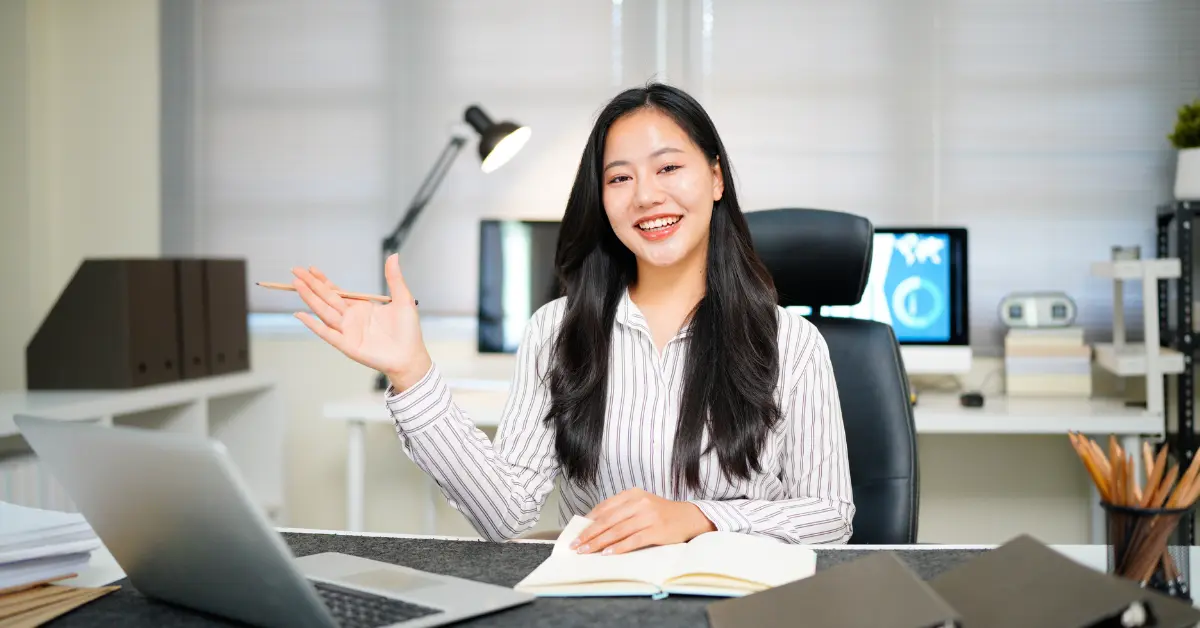 Female business owner managing compliance and the difference between employee and contractor.