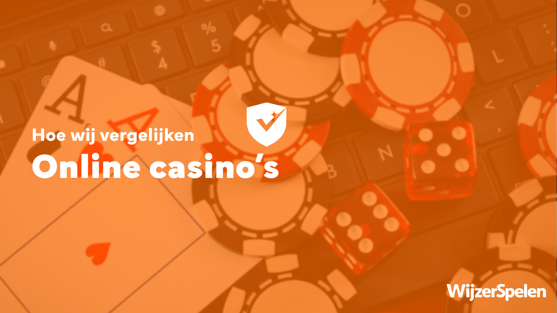 Illustratie met speelkaarten, pokerchips en dobbelstenen met de tekst “Hoe wij vergelijken – Online casino’s” en het logo van WijzerSpelen.
