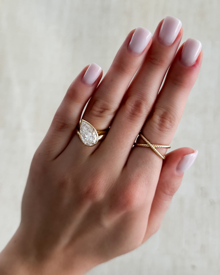 GOODSTONE Contoured Wedding Band