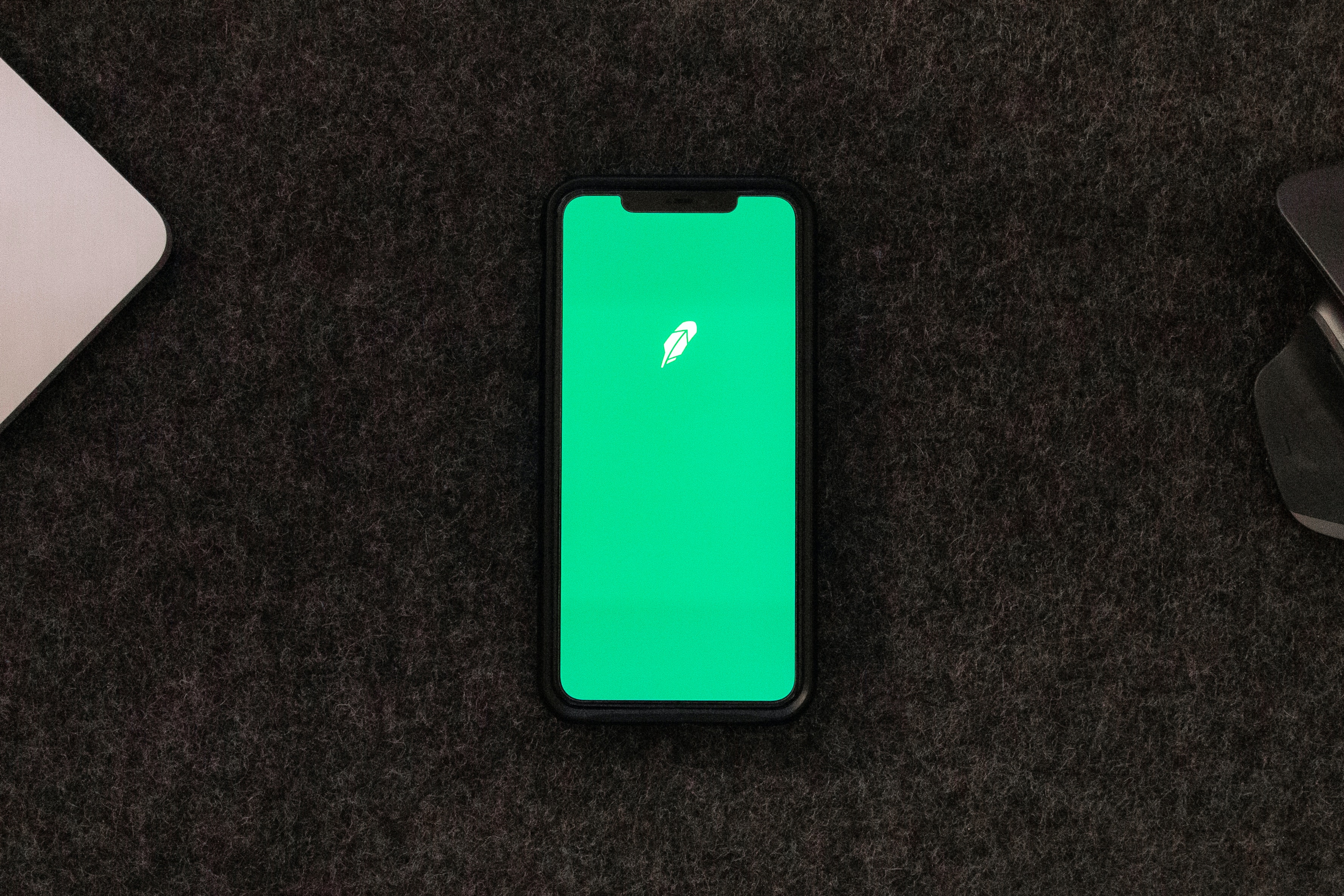 Robin Hood app on a phone