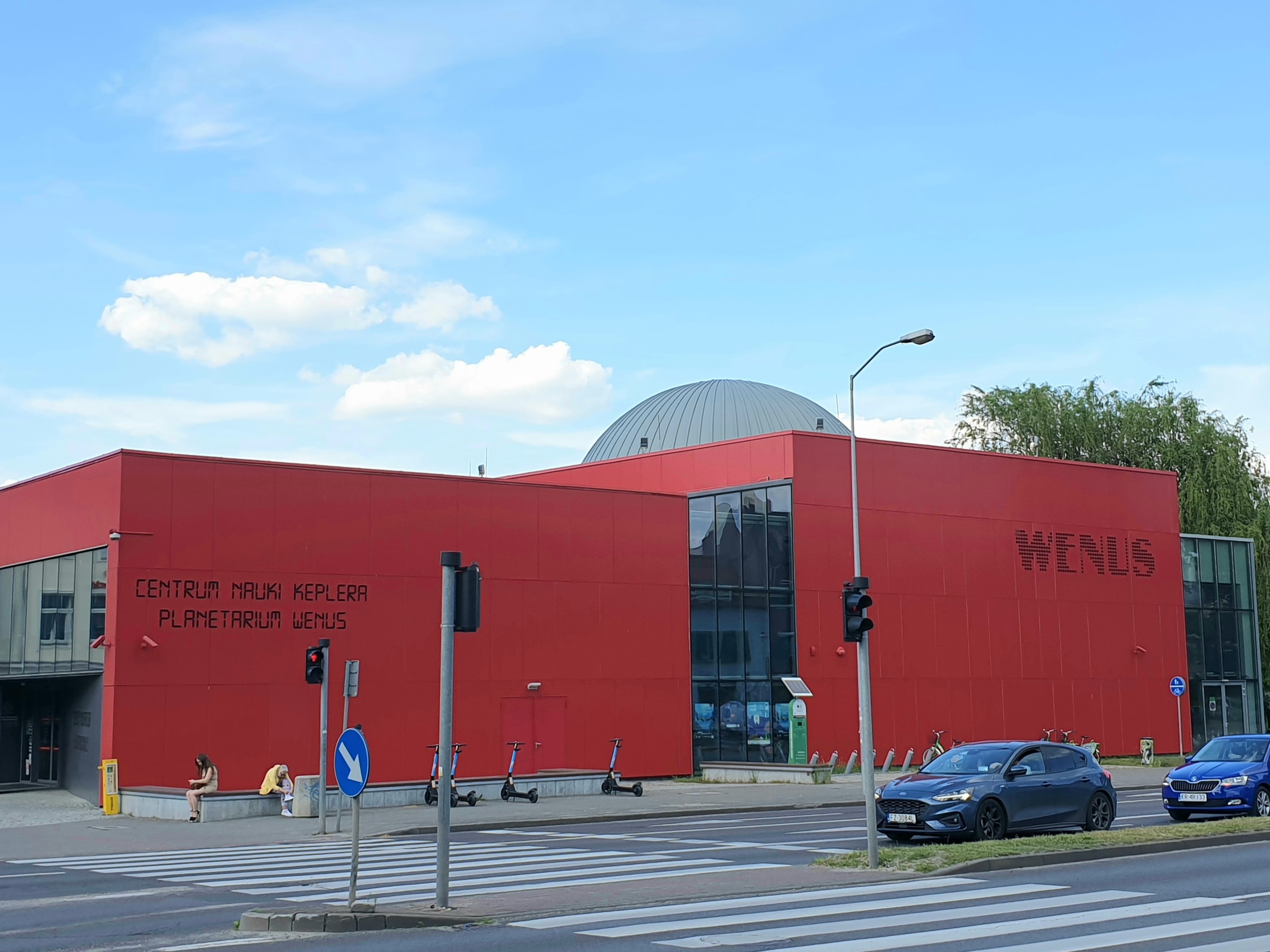 Planetarium Wenus w Zielonej Górze (źródło: https://commons.wikimedia.org/wiki/File:Planetarium_Wenus.jpg)