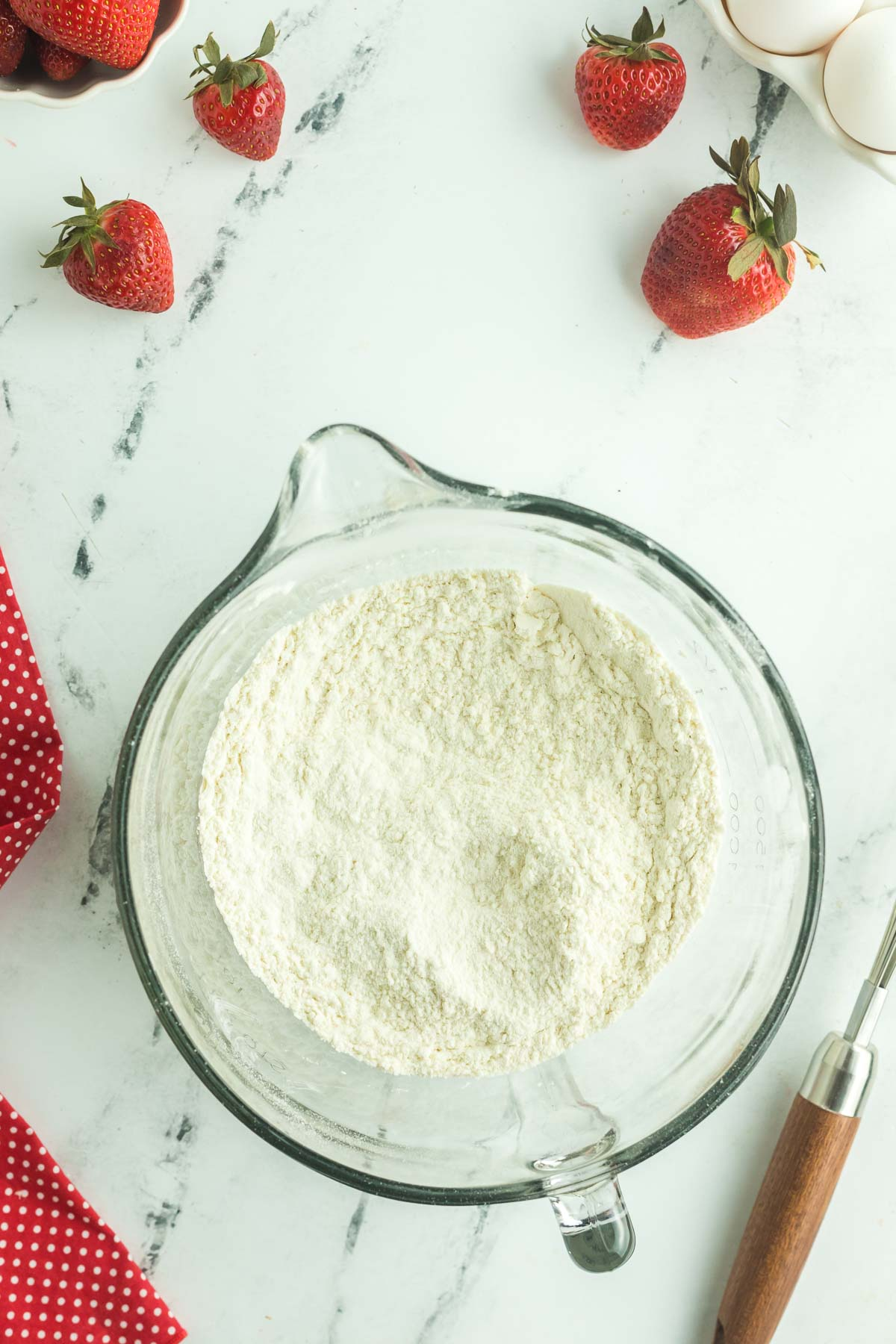 strawberry cookies dry ingredients in bowl