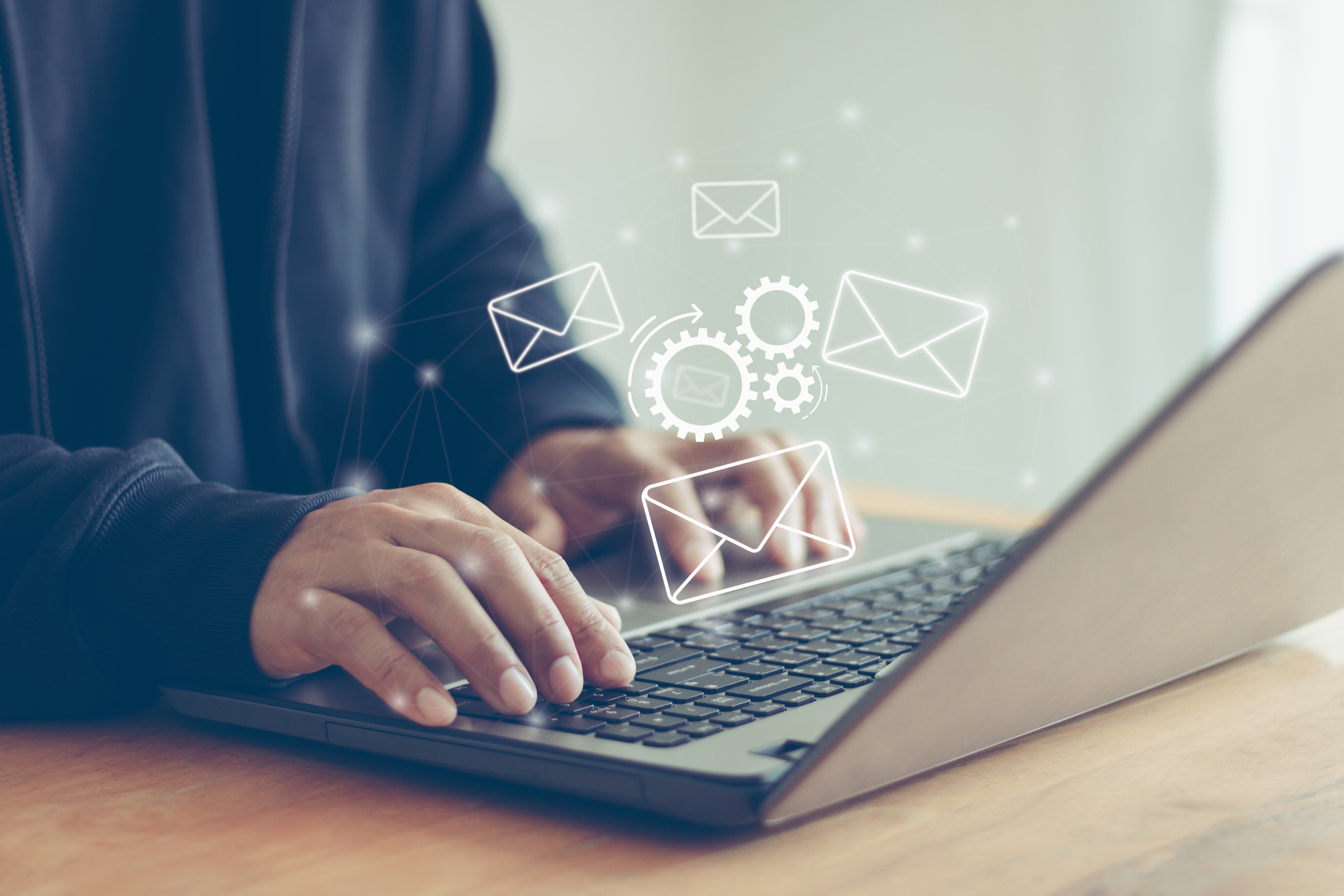 email marketing - dostarczanie odpowiednich treści odbiorcom przez pracownika