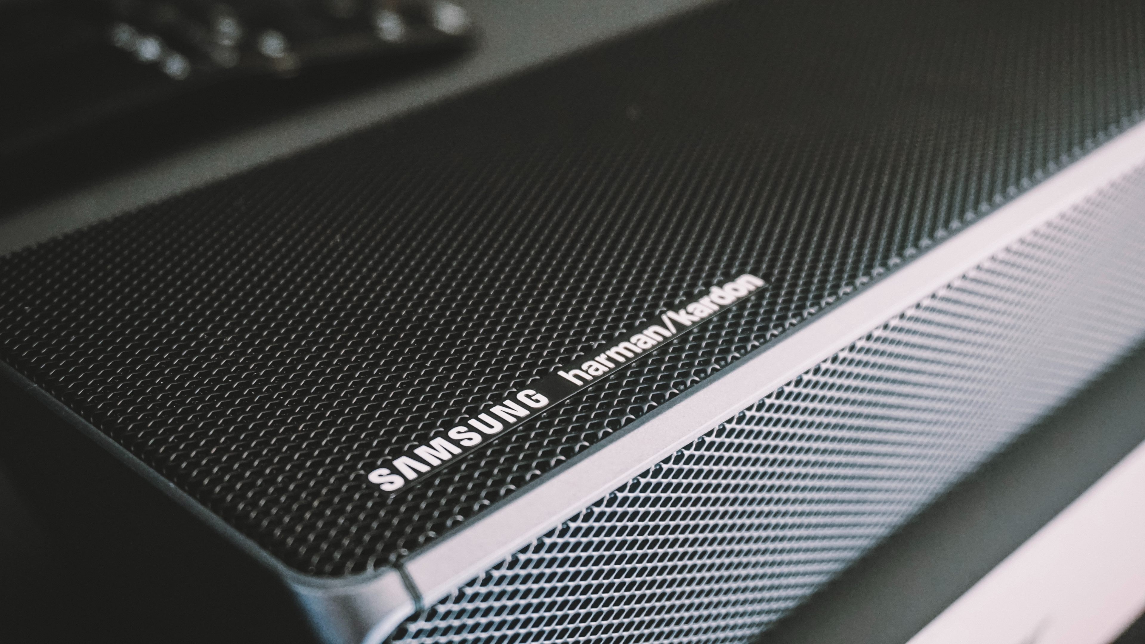 Factors To Consider For The Best Soundbar For Samsung Tv
