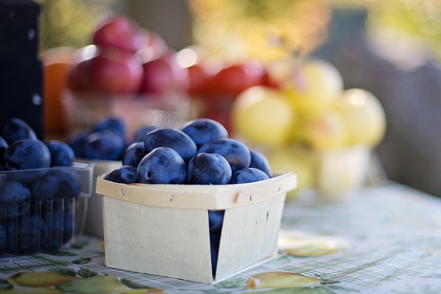 fruit, plums, fruit market