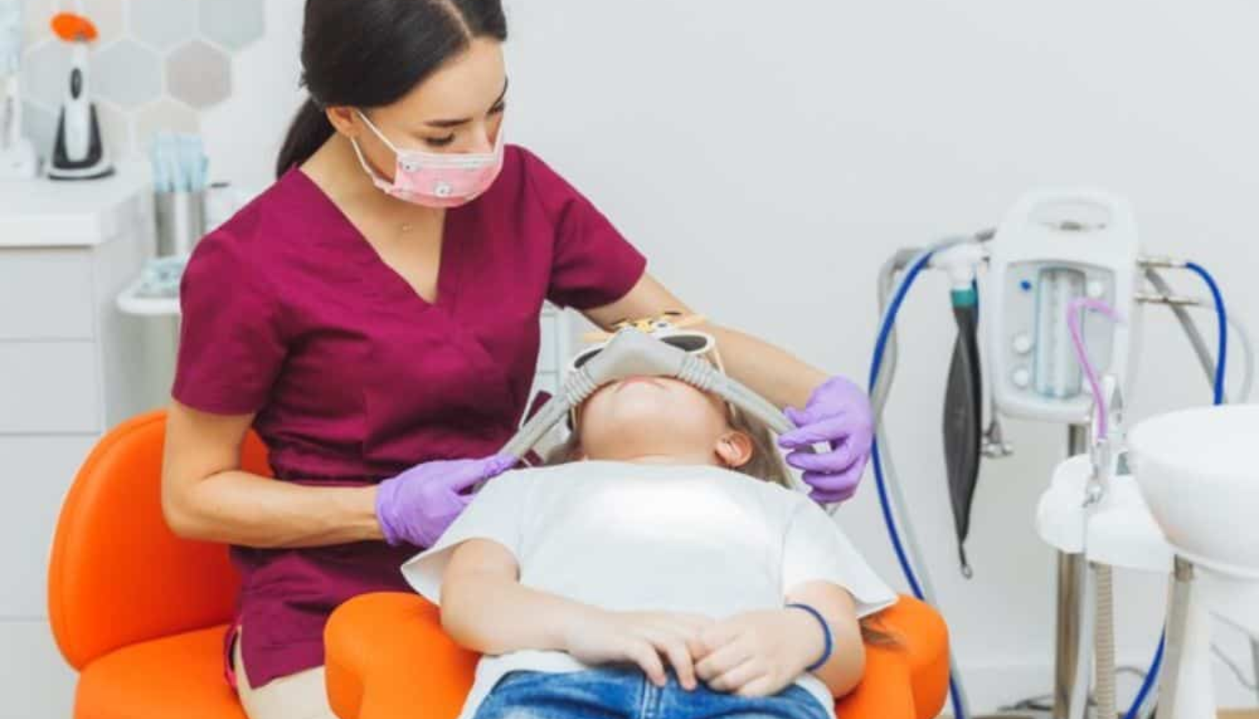 Sedasjon hos Tannlegen: En Trygg Løsning for Engstelige Pasienter 11 Tannlege i lilla uniform behandler barn i tannlegestol med beroligende maske og moderne tannlegeutstyr rundt seg. sedasjon intravenøs sedasjon pasienten smerte under hos pasienter intravenøs brukes smertelindring bruk review samt minutter anestesi tid gir effekt timer lett mer derfor får tillegg grad behov hjelp pasientene gis gjennomføre raskt ubehag andre legemidler nødvendig ofte medikamenter vanlig først trenger gjør svært fleste store utføres f.eks tilstand dersom minst kort mye finnes brukt informasjon påvirket nøye lave vann