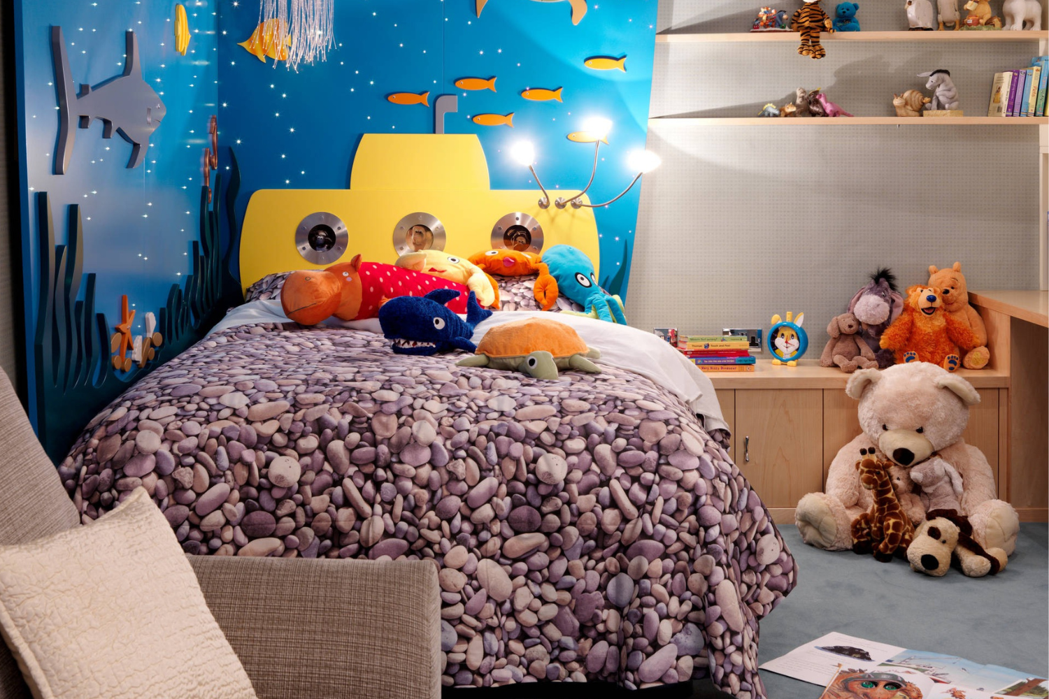under the sea-themed kids bedroom