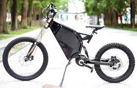 A high-performance 3000W electric bike with a powerful motor and battery