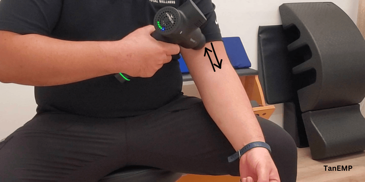 how to use massage gun on biceps