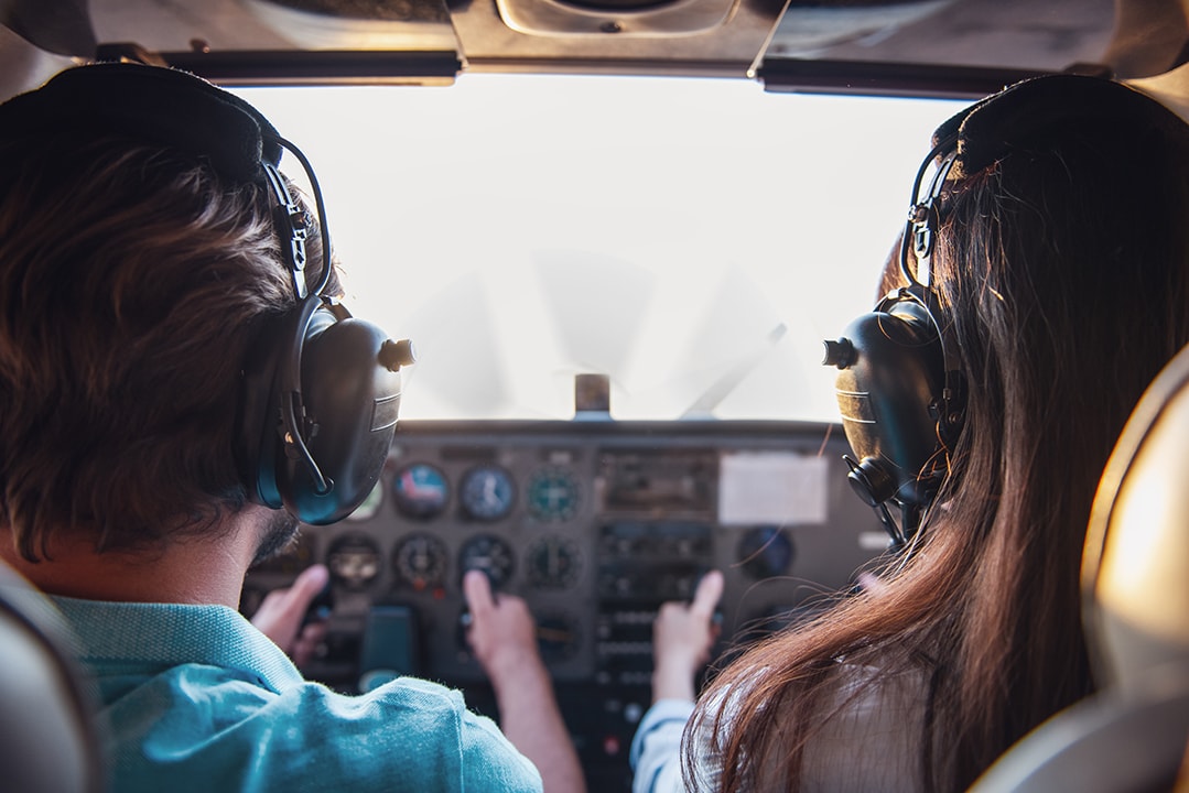 primary flight instruments close up Cessna 172r