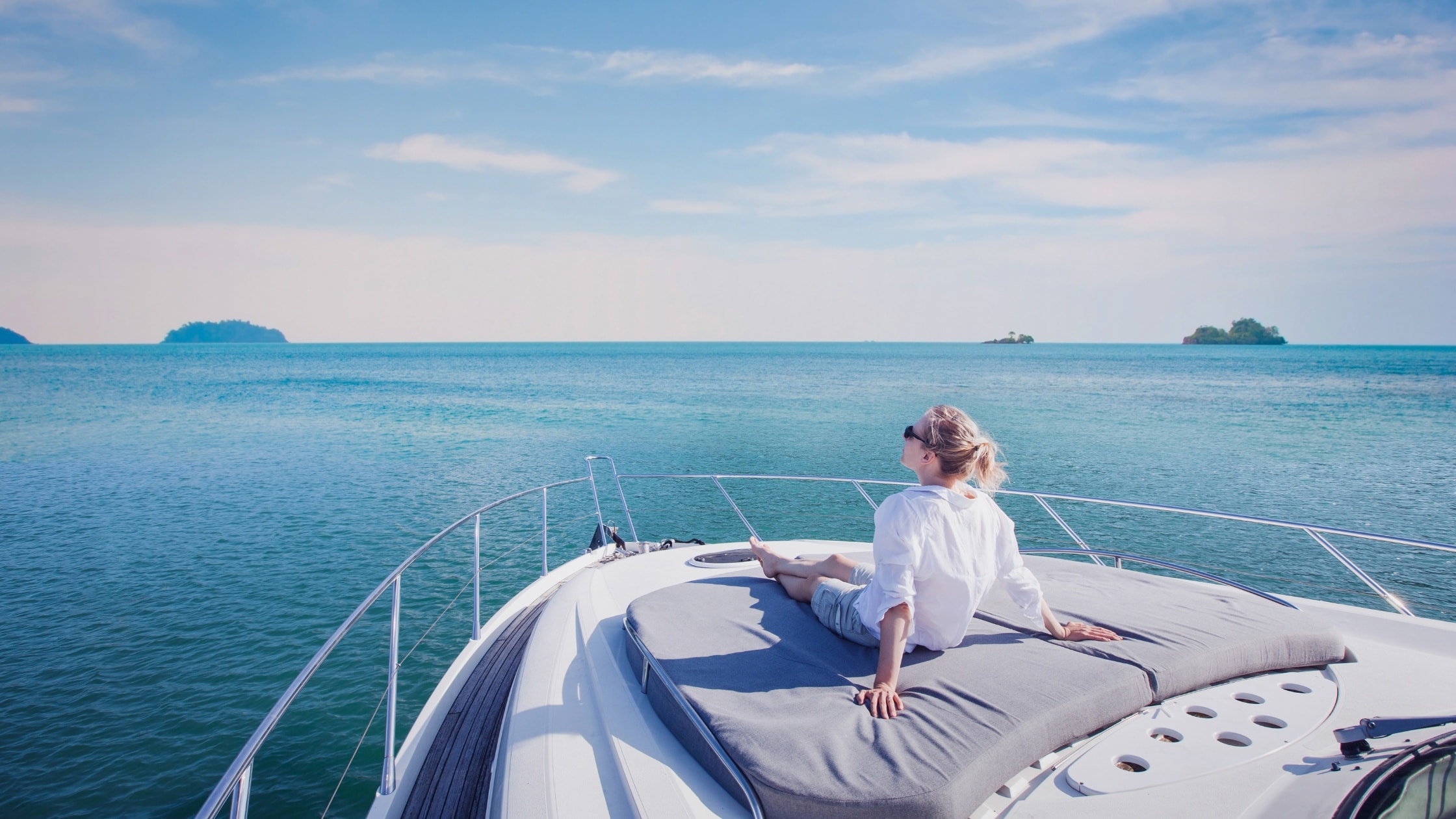 Traveler unwind at cruise