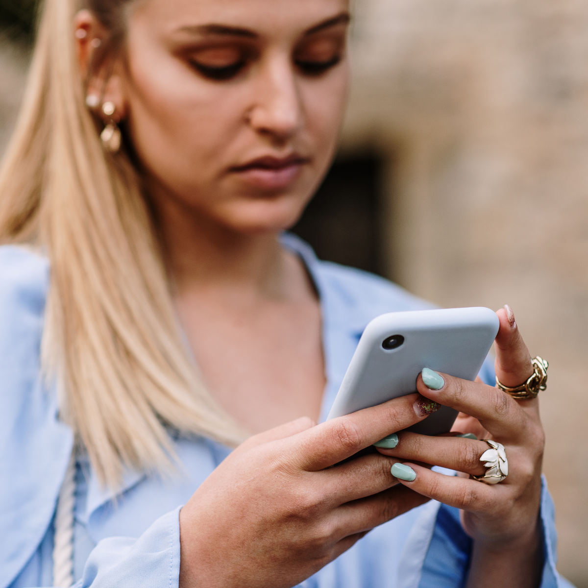 Woman on Phone - Featured In: Signs He's Cheating On His Phone