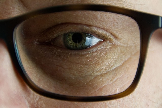 Best Dry Eye Contacts to Relieve Discomfort and Irritation