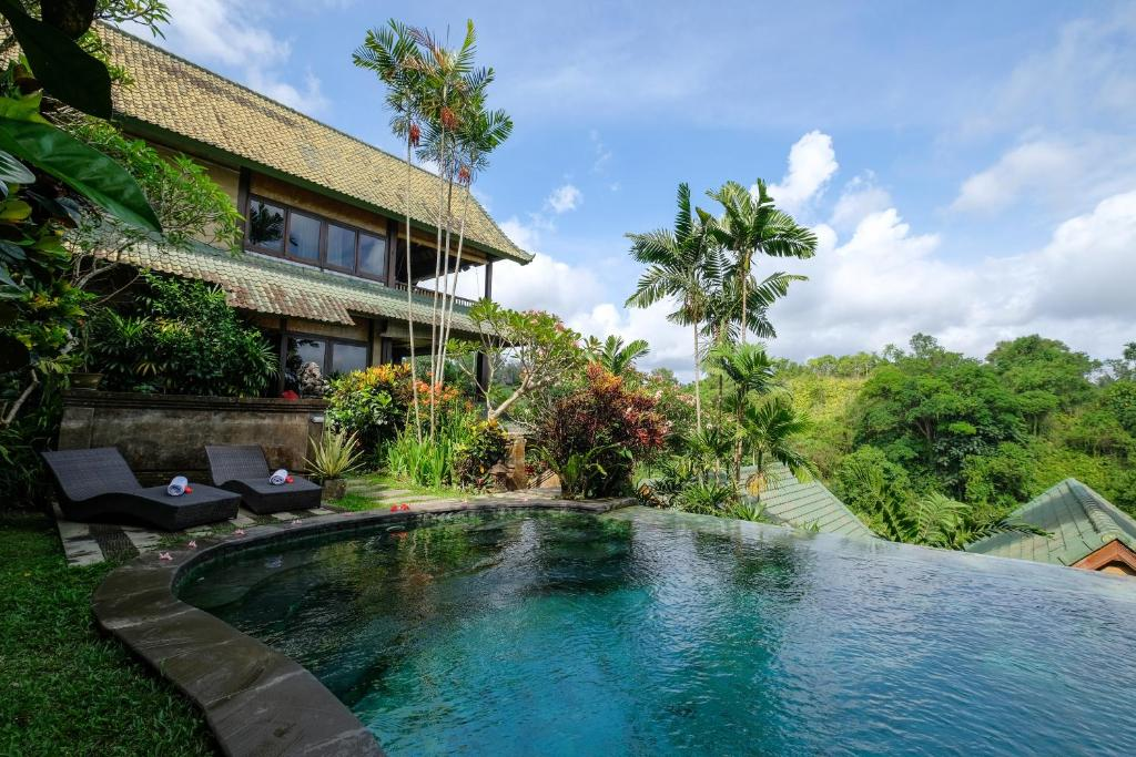 bali sunrise villas, southern edge, steep road