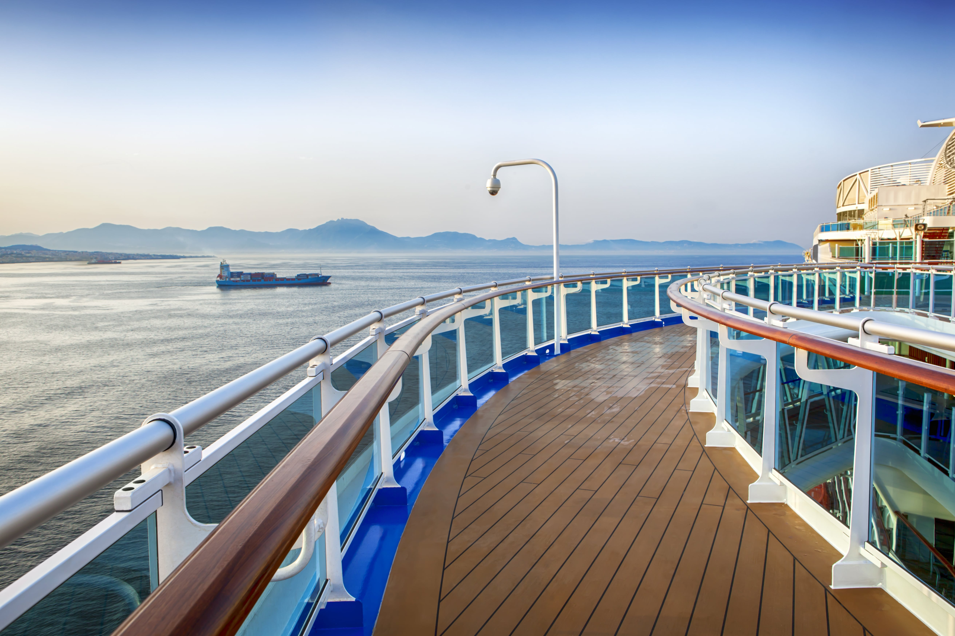 Cruise deck - promenade
