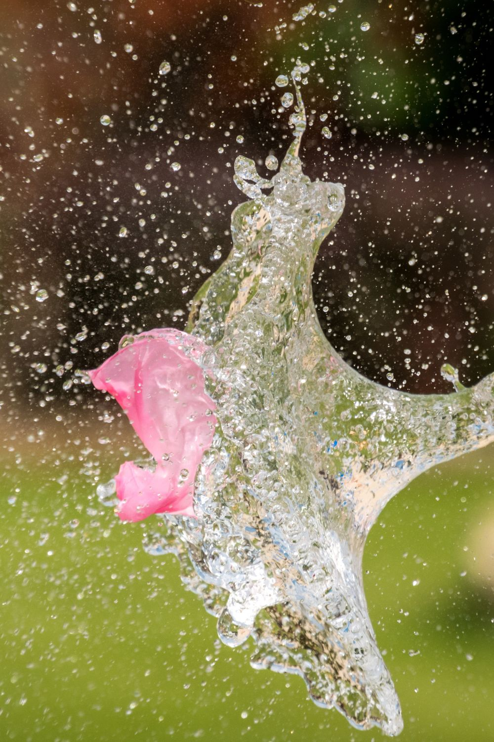 Water Balloon breaking in the air - Fun birthday party games