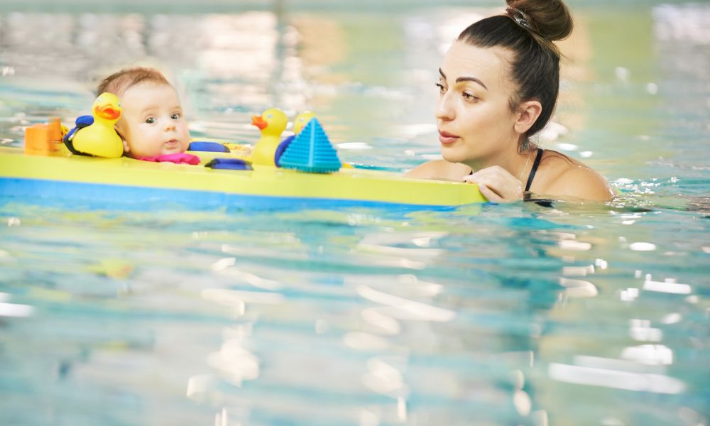 Baby swimming Can babies really swim?