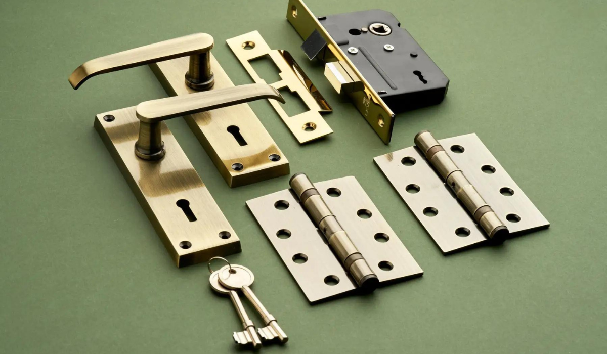 Door handle pack - sash lock - lever on backplate 