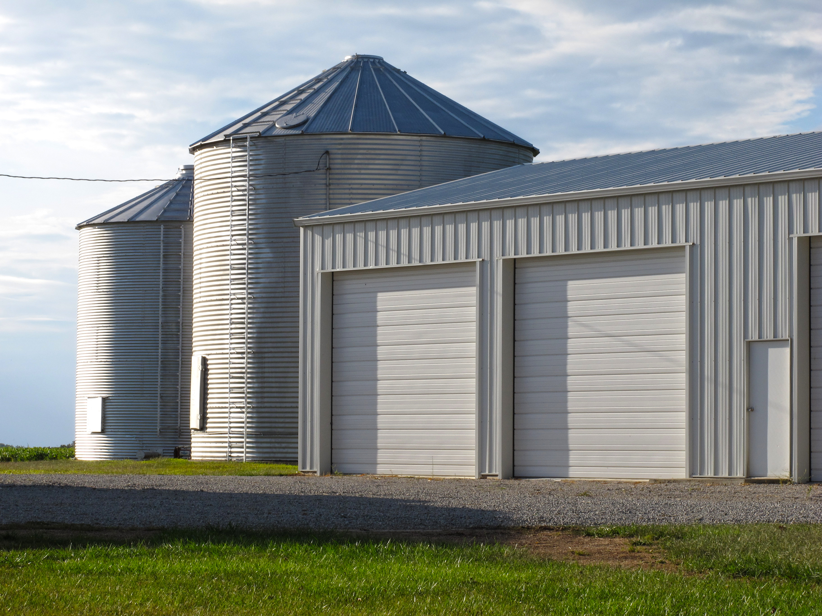 steel buildings in Ontario with wide openings for agricultural equipment storage