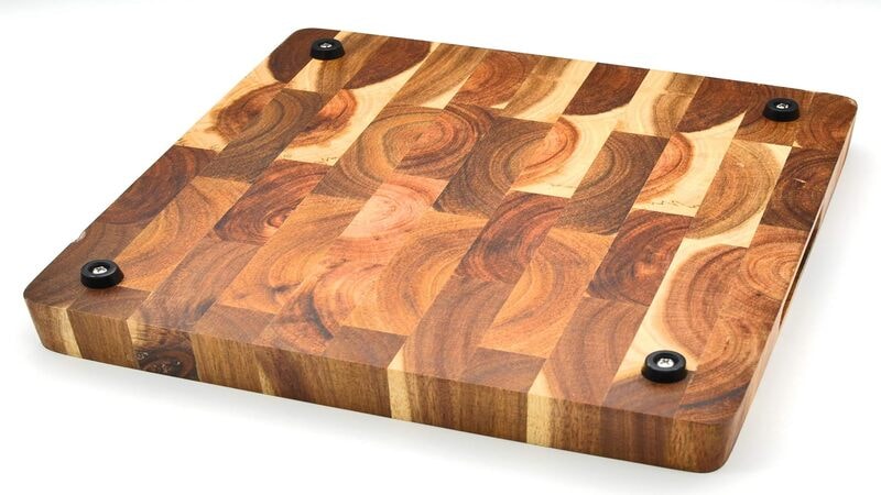All the feet must be similar in size for a stable cutting board