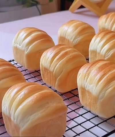 Pastry cooling rack