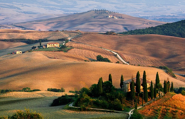 Tuscany villas with private pools and panoramic terraces