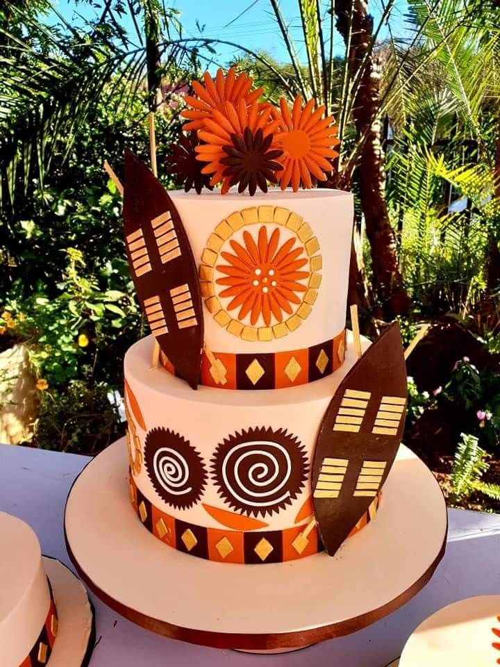 A two-layered cake decrated with Hausa patterns and shields