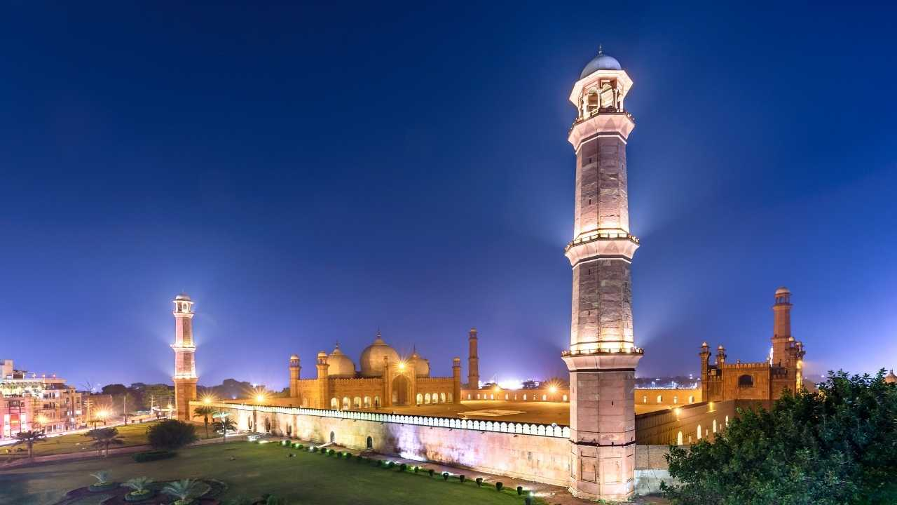 badshahi mosque, night, grand 