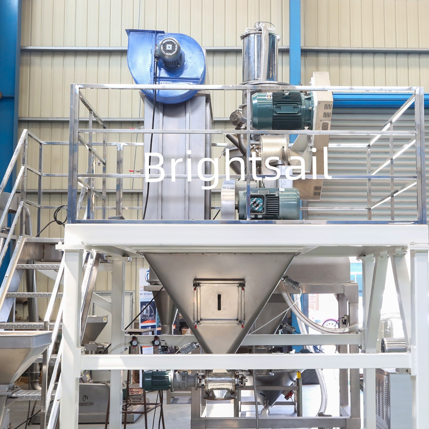 Wide chamber pin mill 