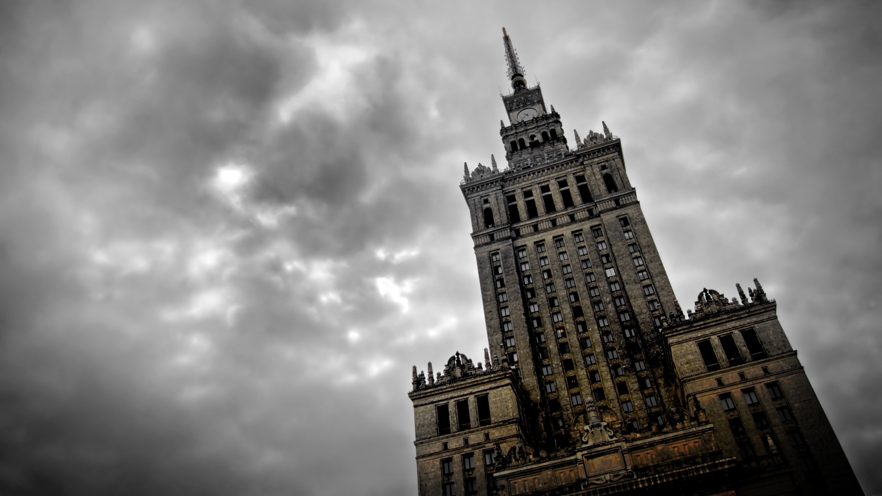 Gdzie wynająć biuro w Warszawie dla firmy? Sprawdź!