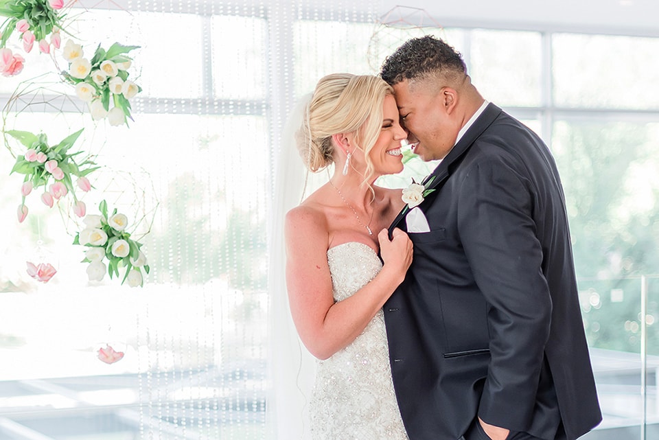 Couples getting weding photos done at Clayon House in Arizona