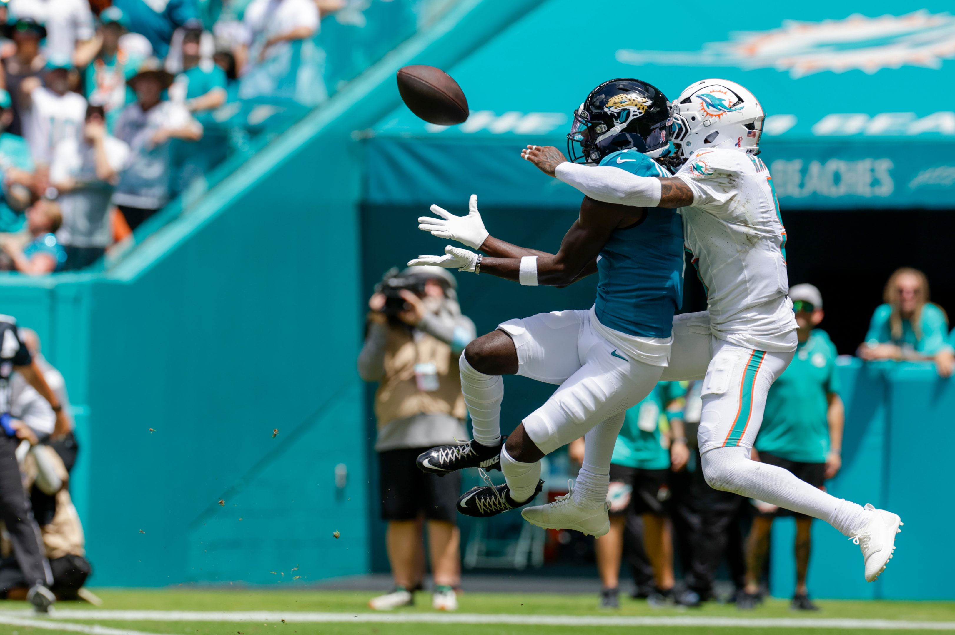 Jacksonville Jaguars wide receiver Brian Thomas Jr. attempts to catch a pass while guarded by Miami Dolphins cornerback Jalen Ramsey during the game between the Jacksonville Jaguars and the Miami Dolphins on September 8, 2024 at Hard Rock Stadium in Miami Gardens, Fl. (