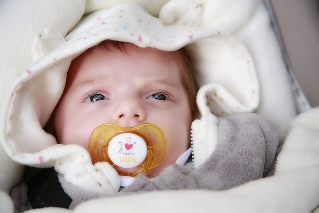 baby schläft baby nachts