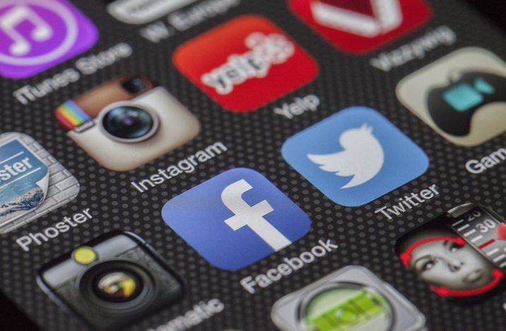 Using social media to promote a news blog