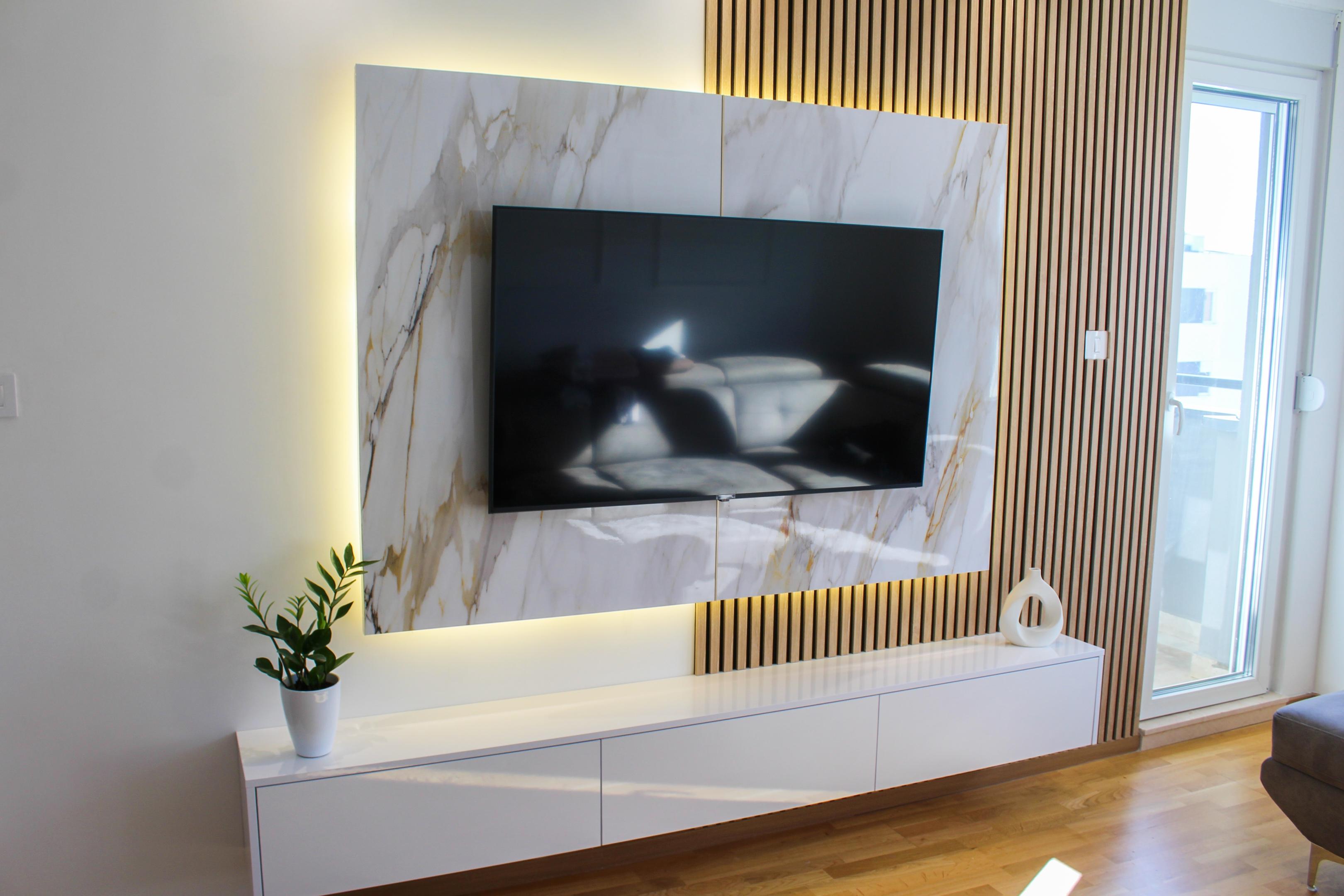 Väritön kuultomaali suojaa puun pintaa, mutta jättää puun luonnollisen vaaleaksi.