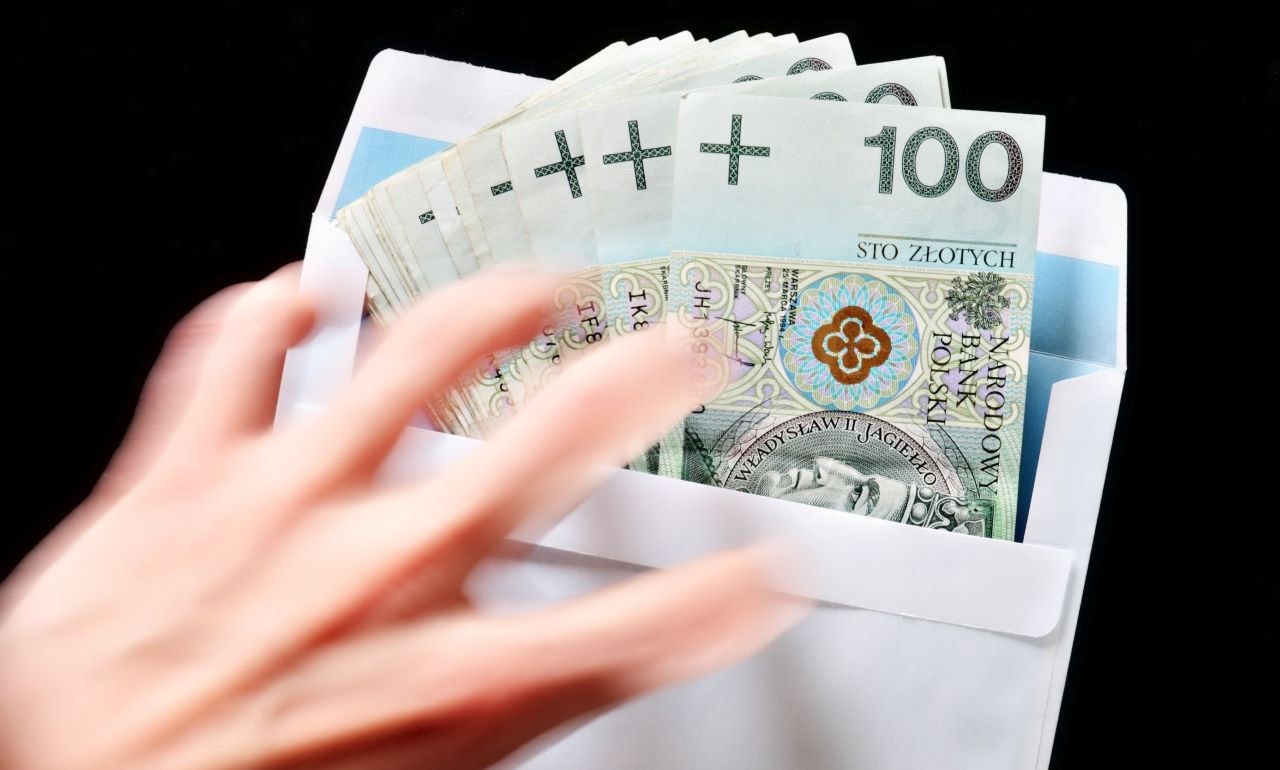 Praca bez umowy - gdzie zgłosić