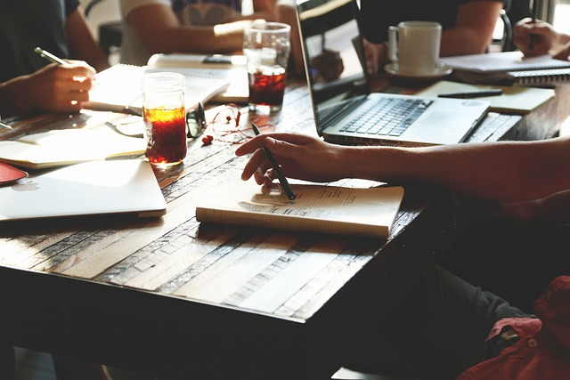 startup, start-up, decoupled commerce system, headless commerce platform, headless cms, e commerce, headless technology