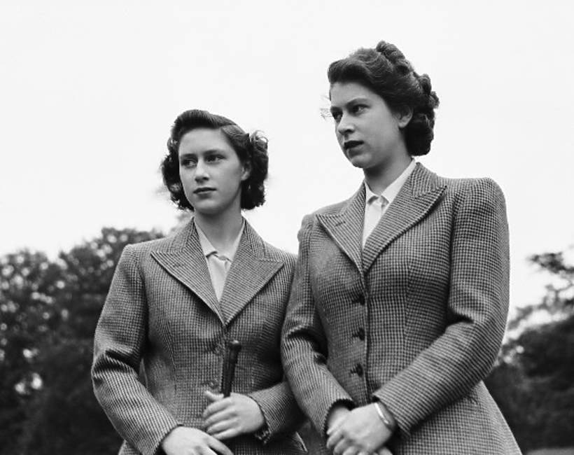 Królowa Elżbieta i jej siostra Księżniczka Małgorzata jako przykład Szukający Stabilności a Szukający Znaczenia