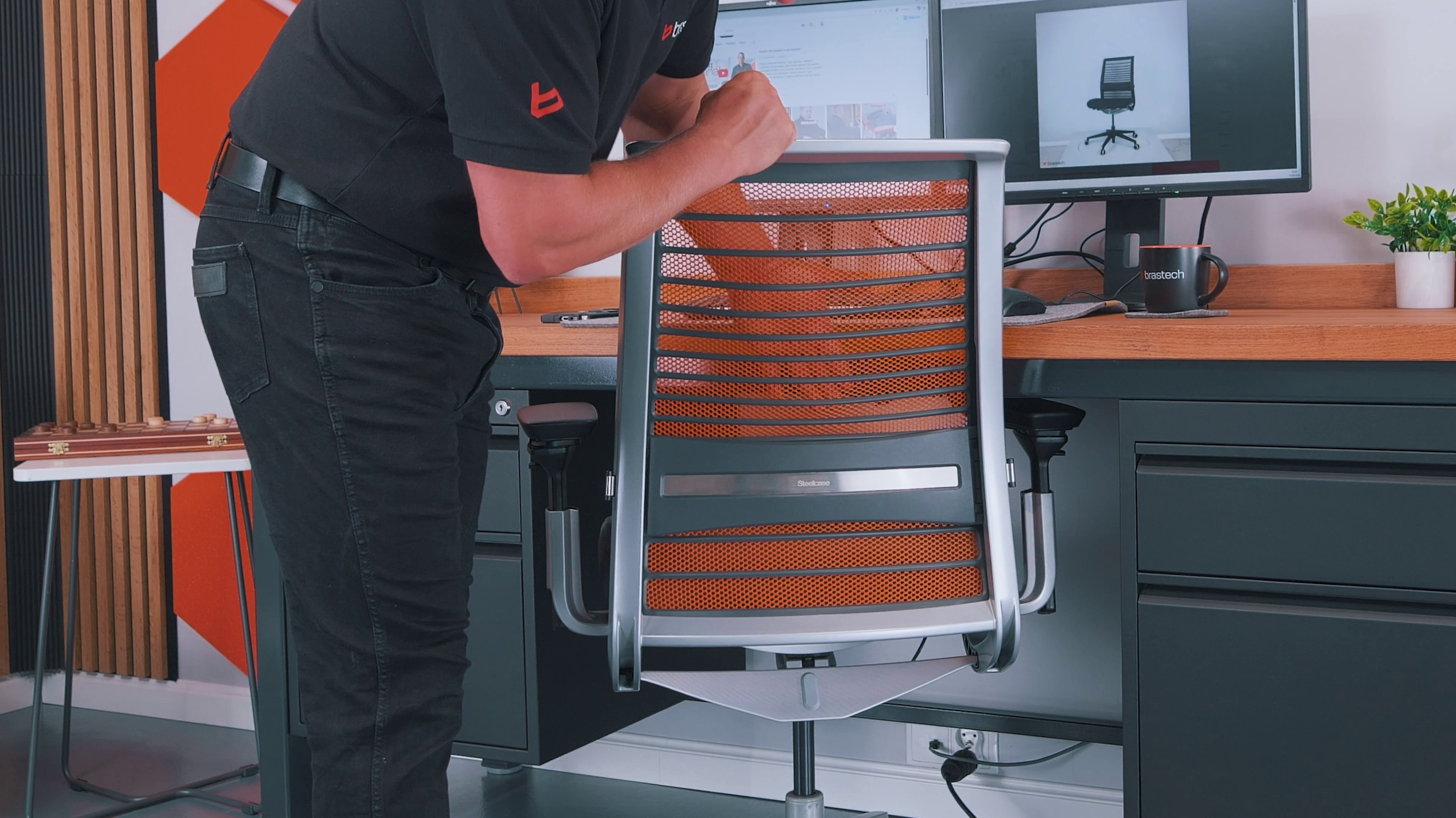 Steelcase Think V2 – niedoceniony fotel biurowy? Recenzja po serwisie kilkuset egzemplarzy 6 Oparcie Liveback w Think V2. Źródło: Brastech