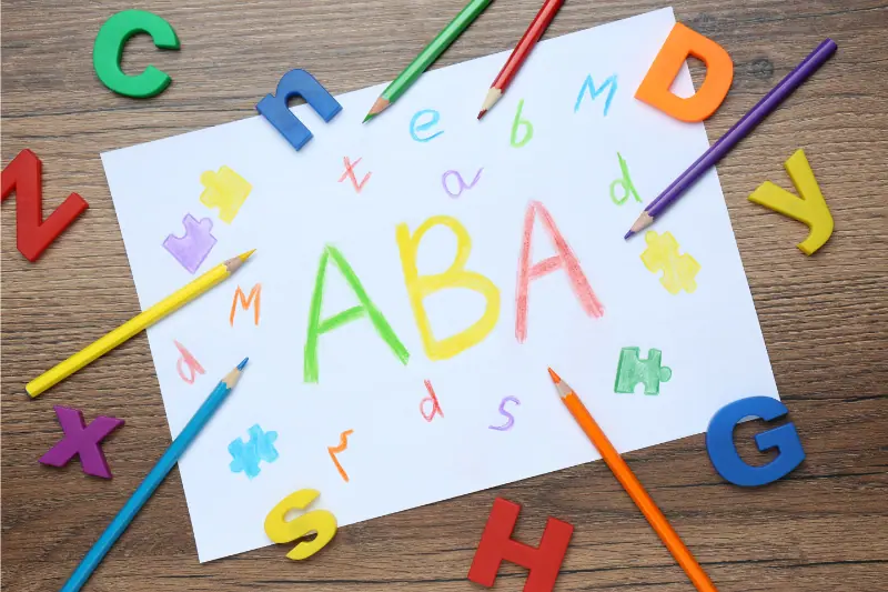 La methode ABA permet de développer de nouveaux comportements chez les enfants TSA.
