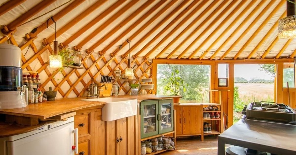 Yurt Interior Design: A Cozy Fusion of Simplicity and Style 34 183842a2 212b 4abf b041 8557f221efd3