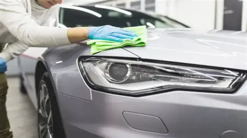 drying car surface using microfibre cloth