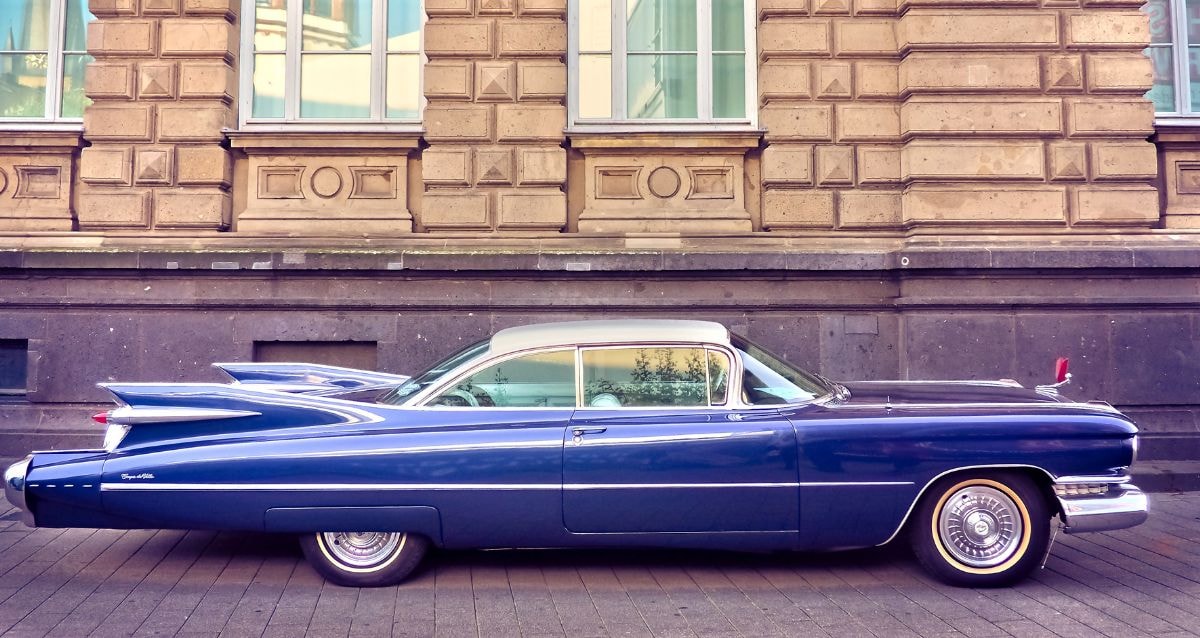 Door-to-door delivery services for vintage car shipping